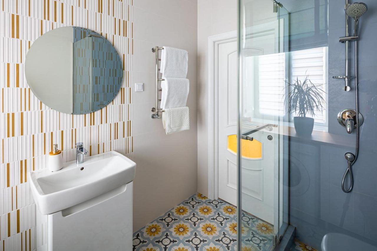Leontovycha Apartment Lwów Zewnętrze zdjęcie